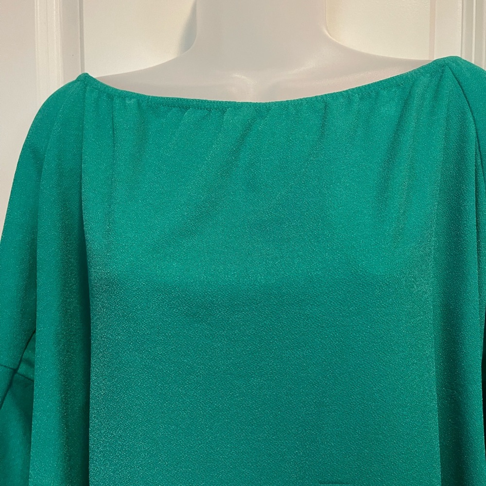 Womens green top can be worn on or off the shoulders. Size 16 - Picture 3 of 6